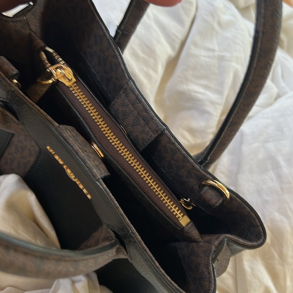 Michael Kors 💛 Austin Leather Purse Satchel 🤎 w/Crossbody Strap Gold Feet💛 - Picture 7 of 12